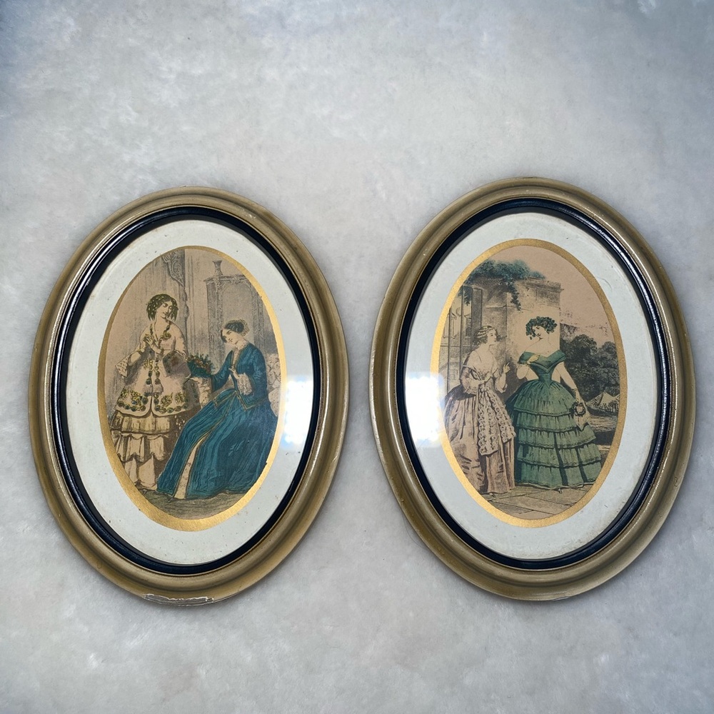 Set of 2 La Mode Illustree oval frame fashion prints French style